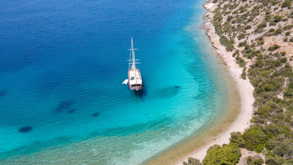 Yacht exterior image