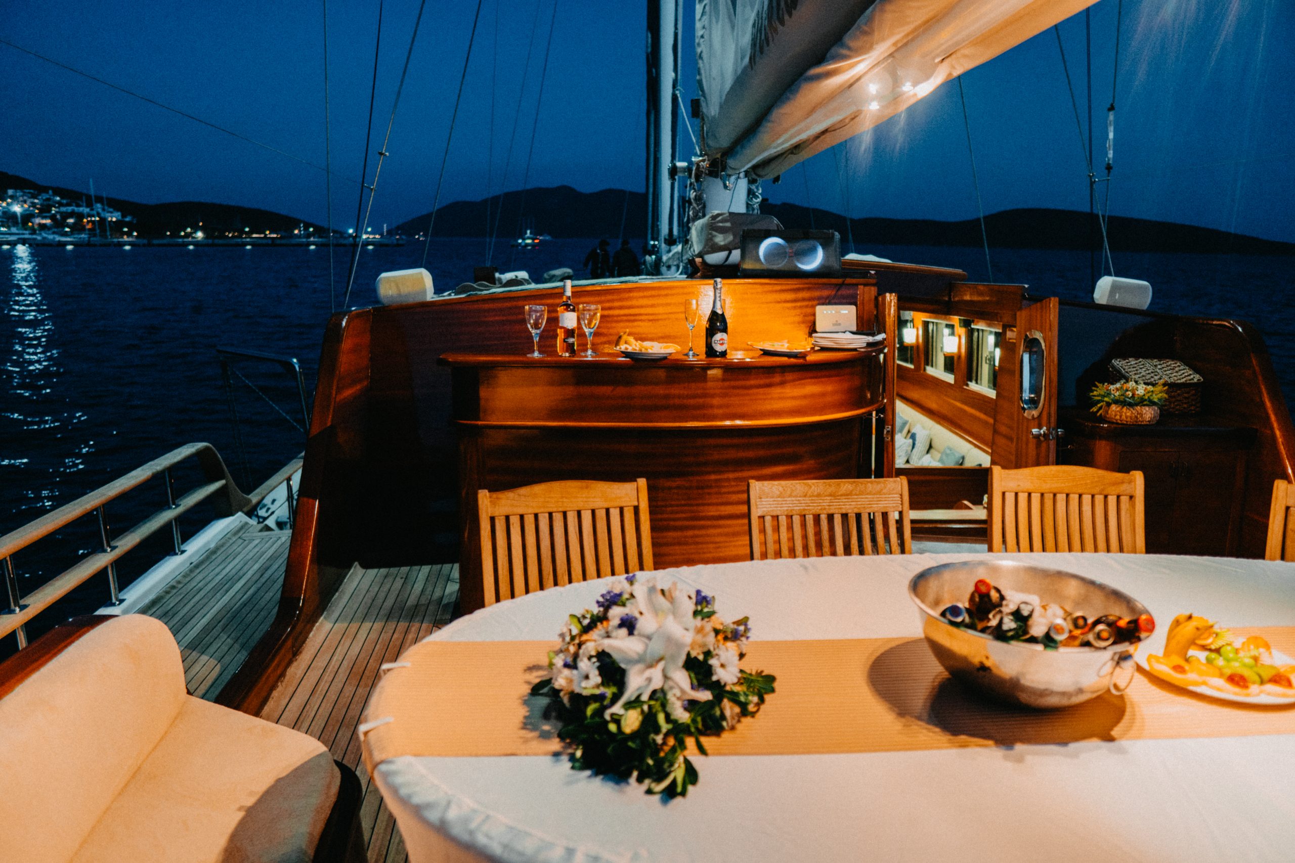 Yacht exterior image