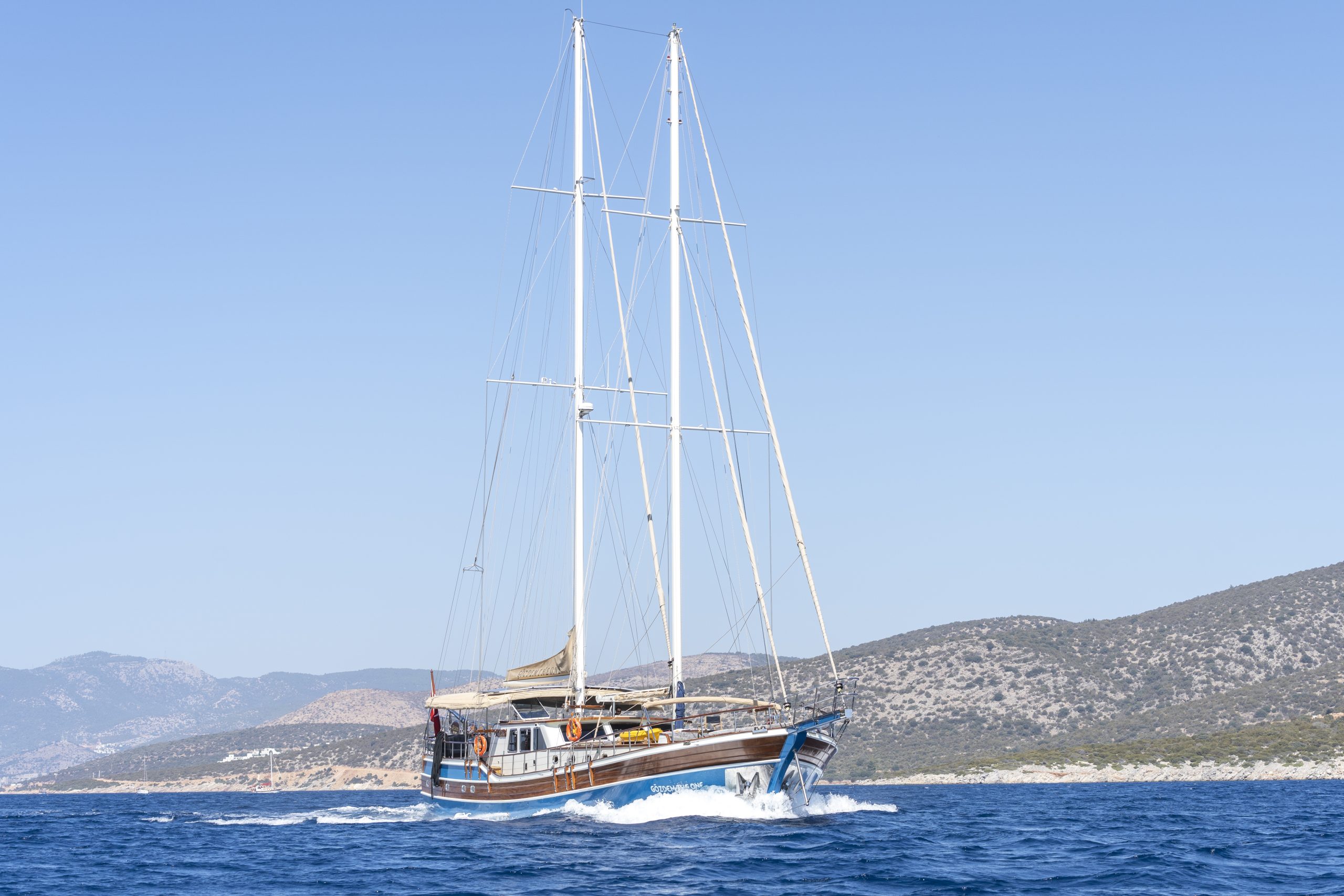 Yacht exterior image