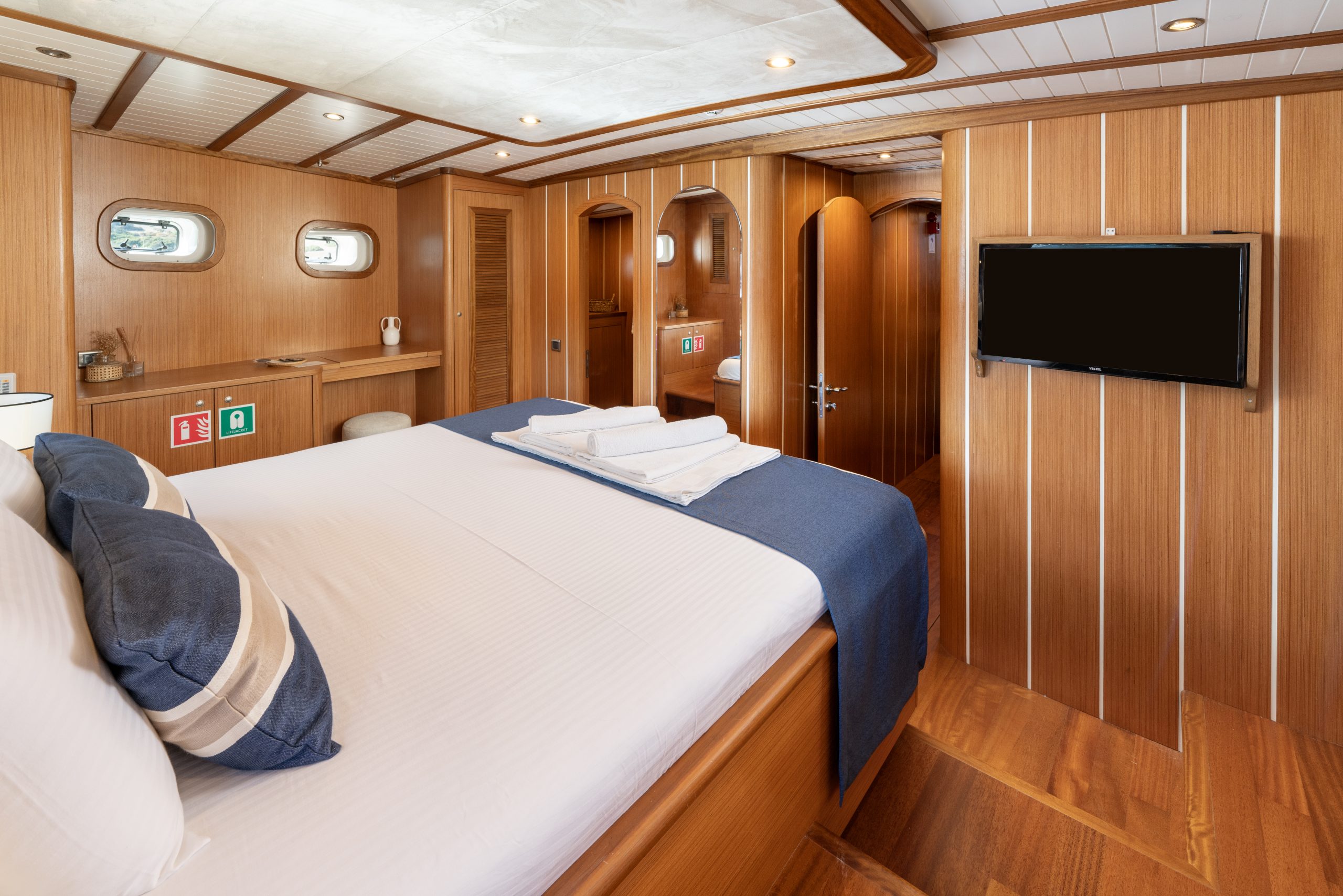 Yacht interior image
