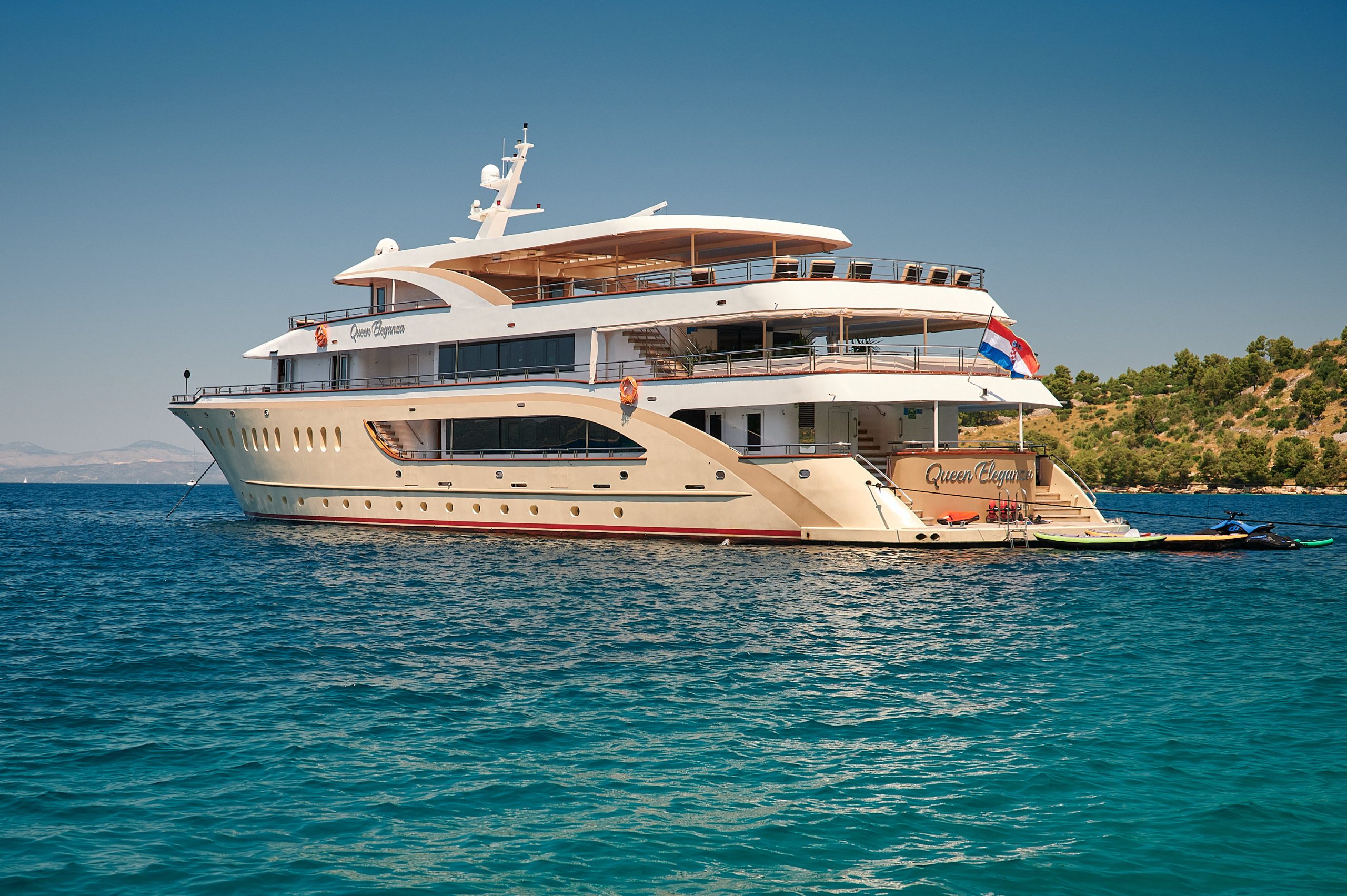 Yacht exterior image