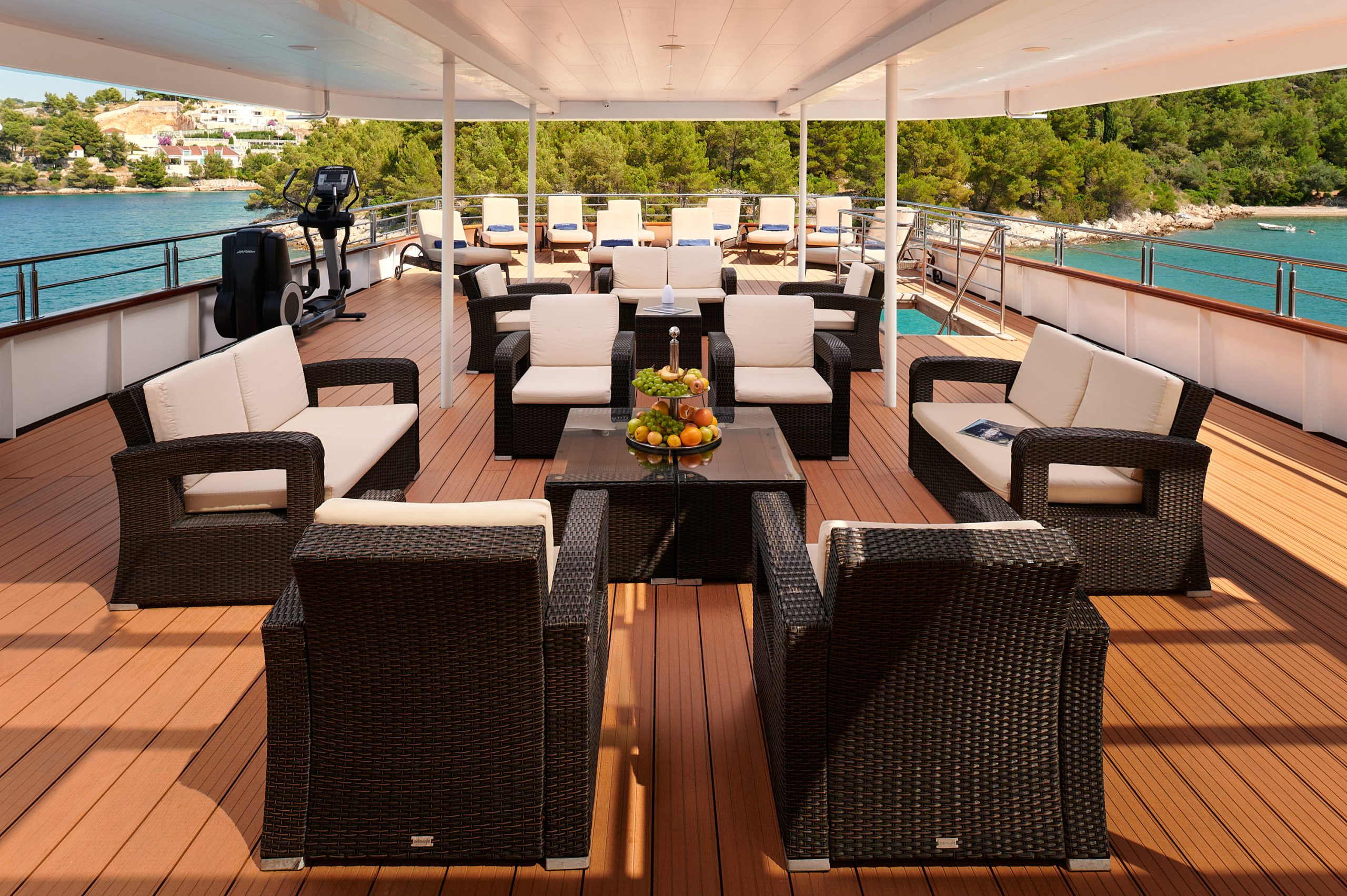 Yacht exterior image