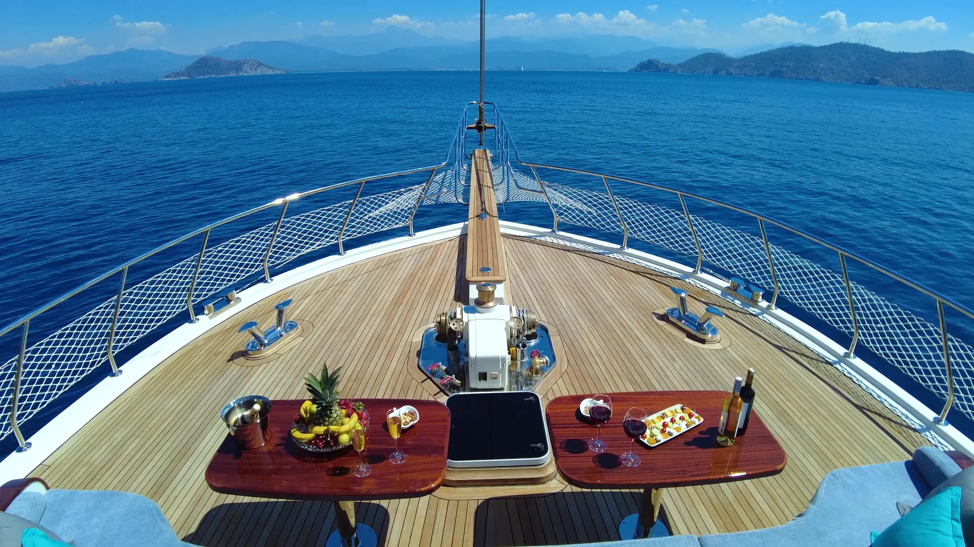 Yacht exterior image