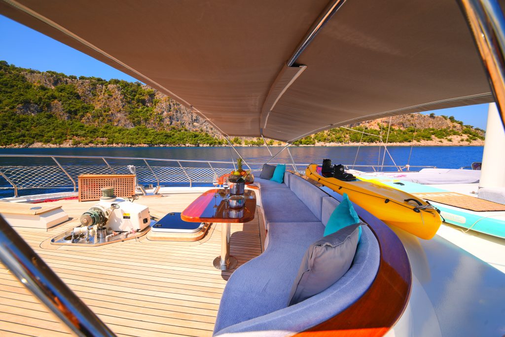 Yacht exterior image