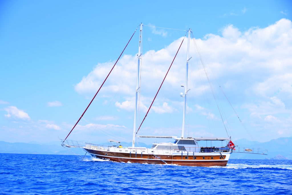 Yacht exterior image