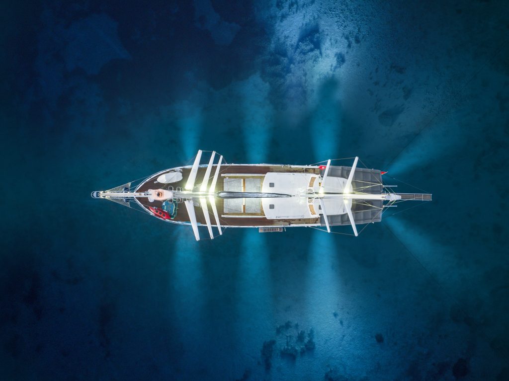 Yacht exterior image