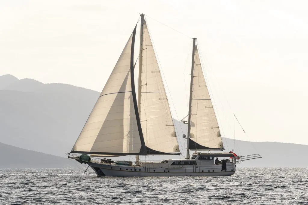 Yacht exterior image