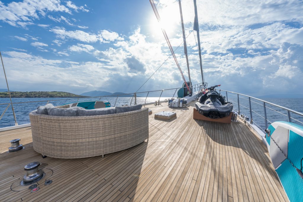 Yacht exterior image