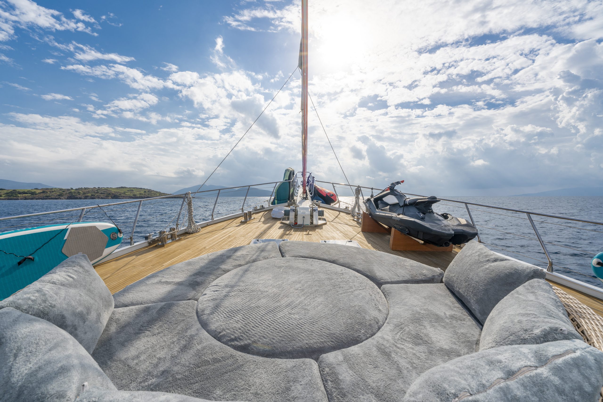 Yacht exterior image