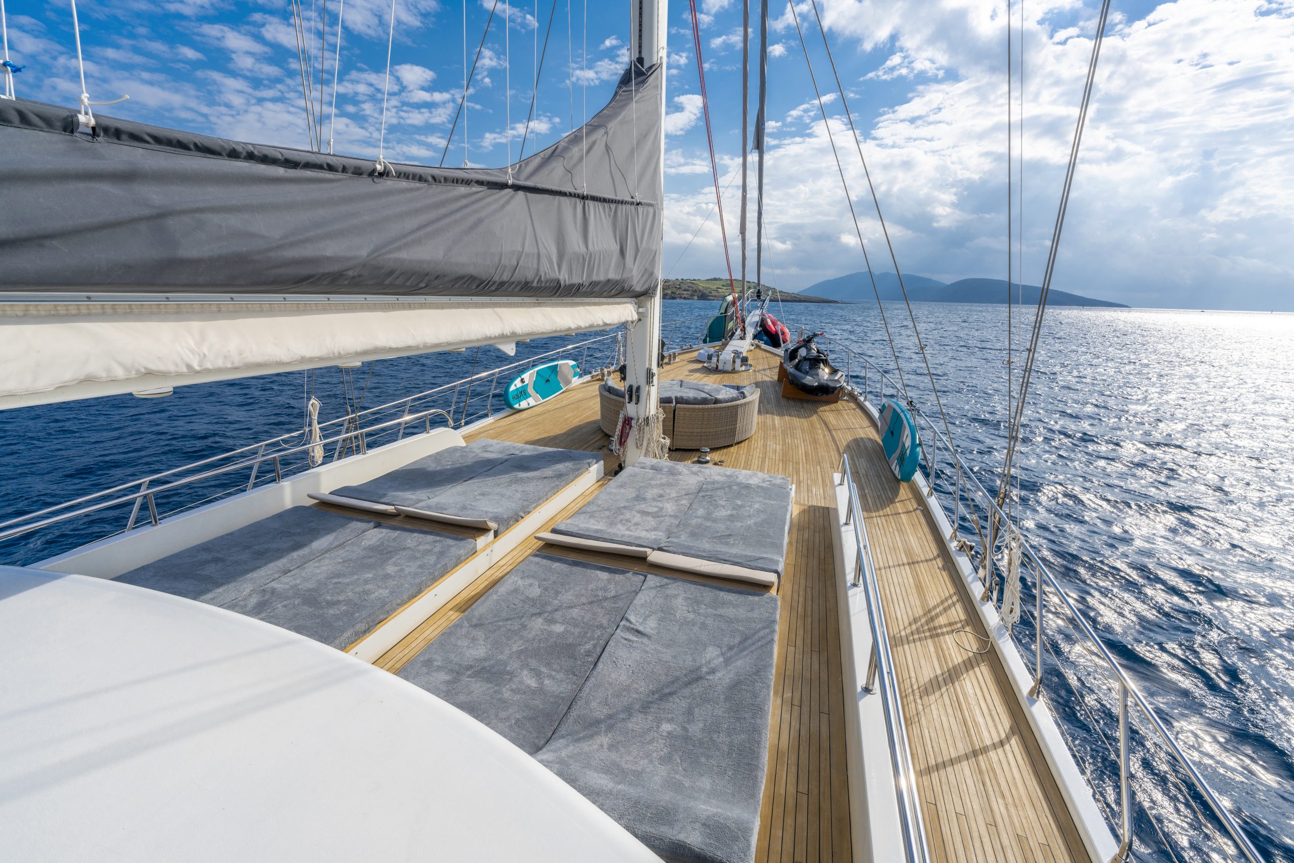 Yacht exterior image