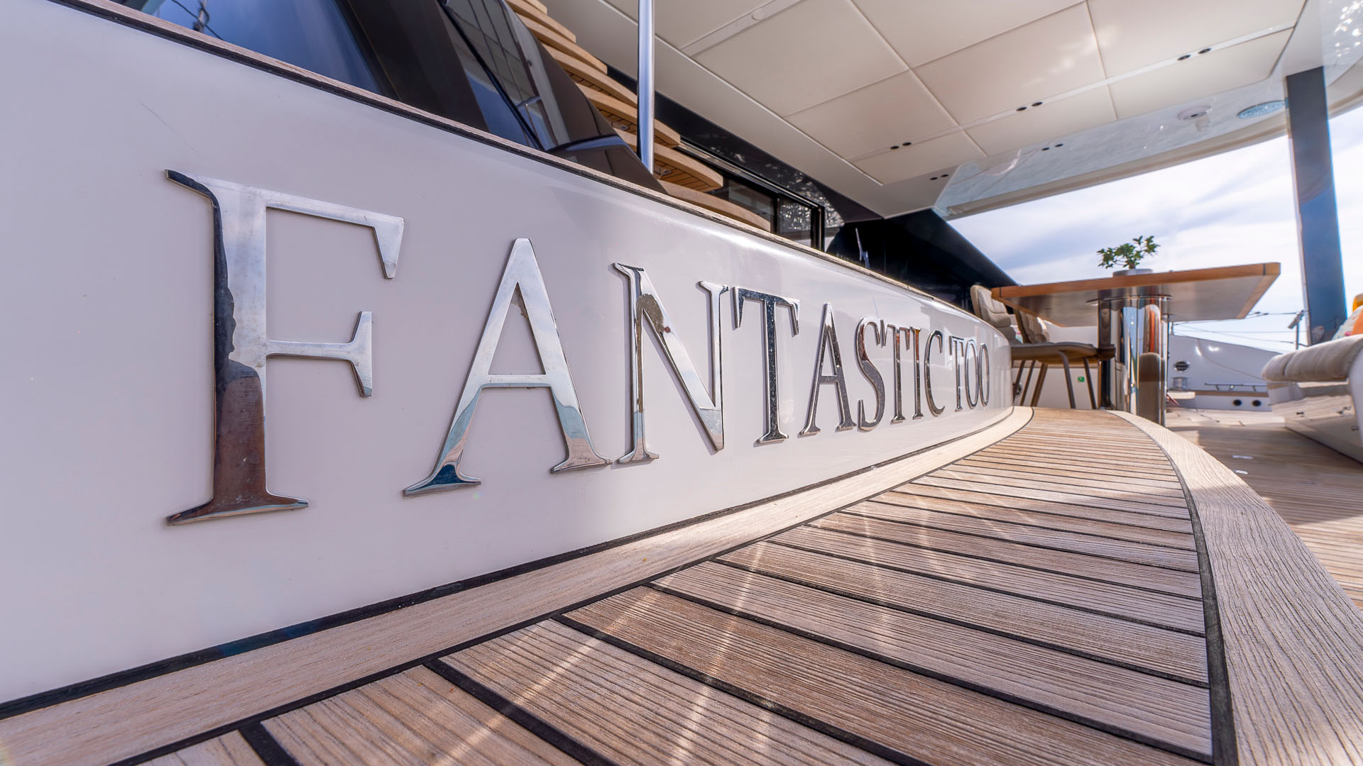 Yacht exterior image