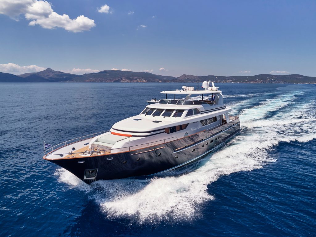 Yacht exterior image