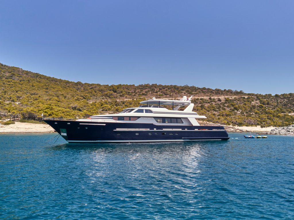 Yacht exterior image