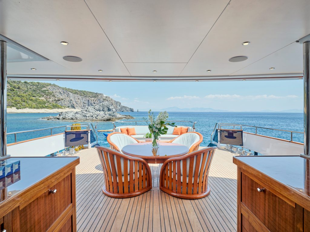 Yacht exterior image
