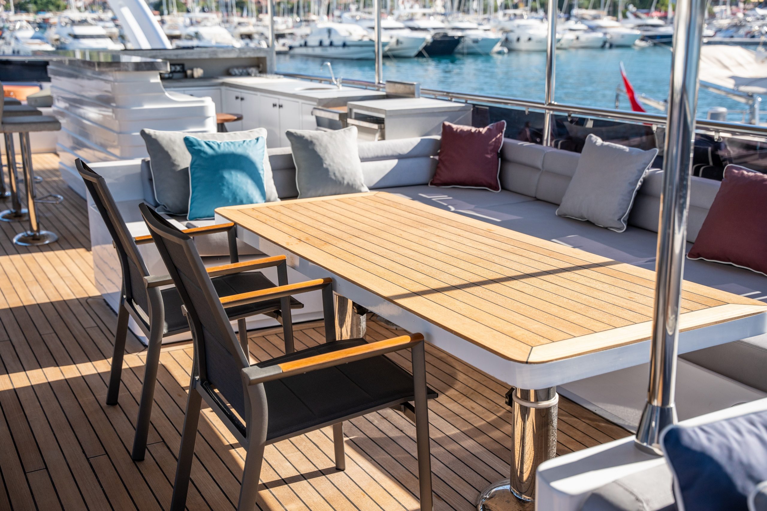 Yacht exterior image