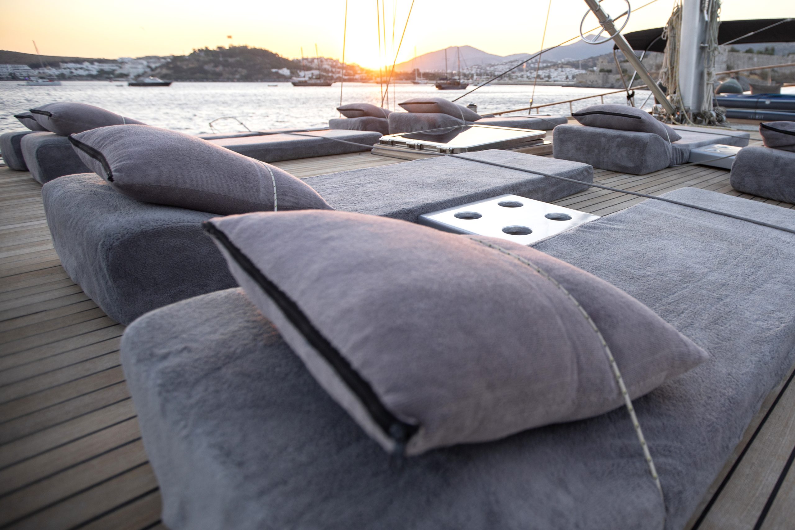 Yacht exterior image