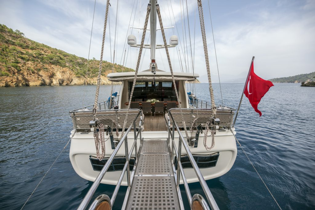 Yacht exterior image