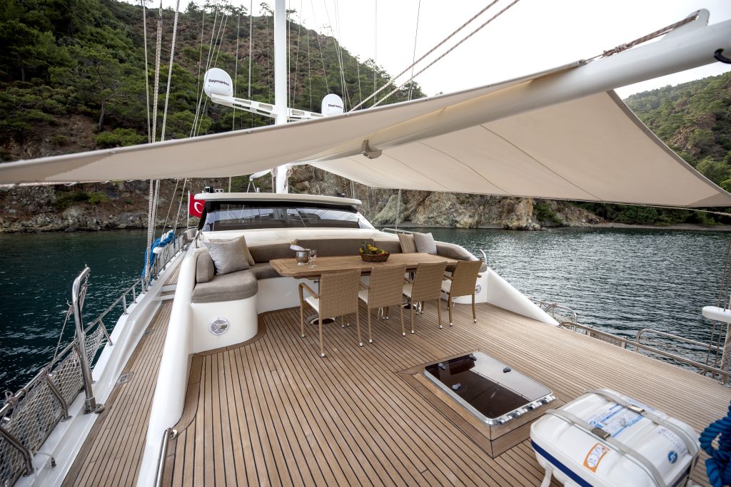 Yacht exterior image