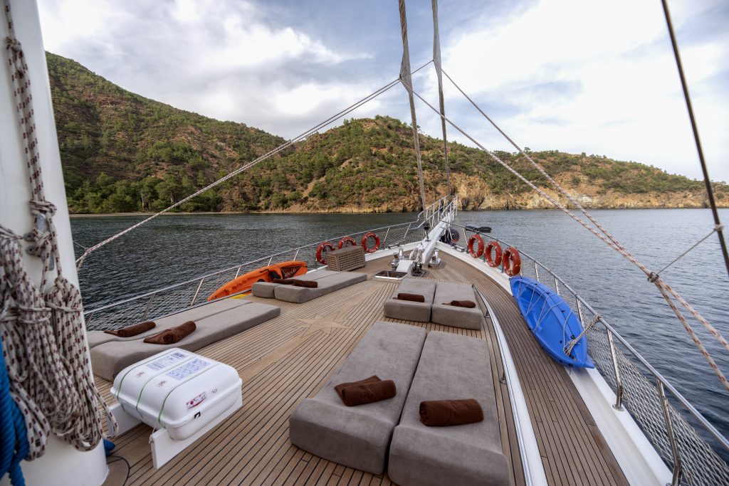 Yacht exterior image