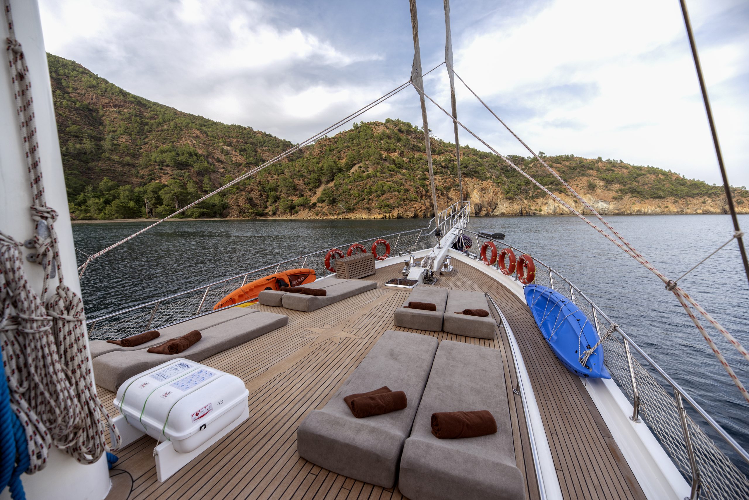 Yacht exterior image