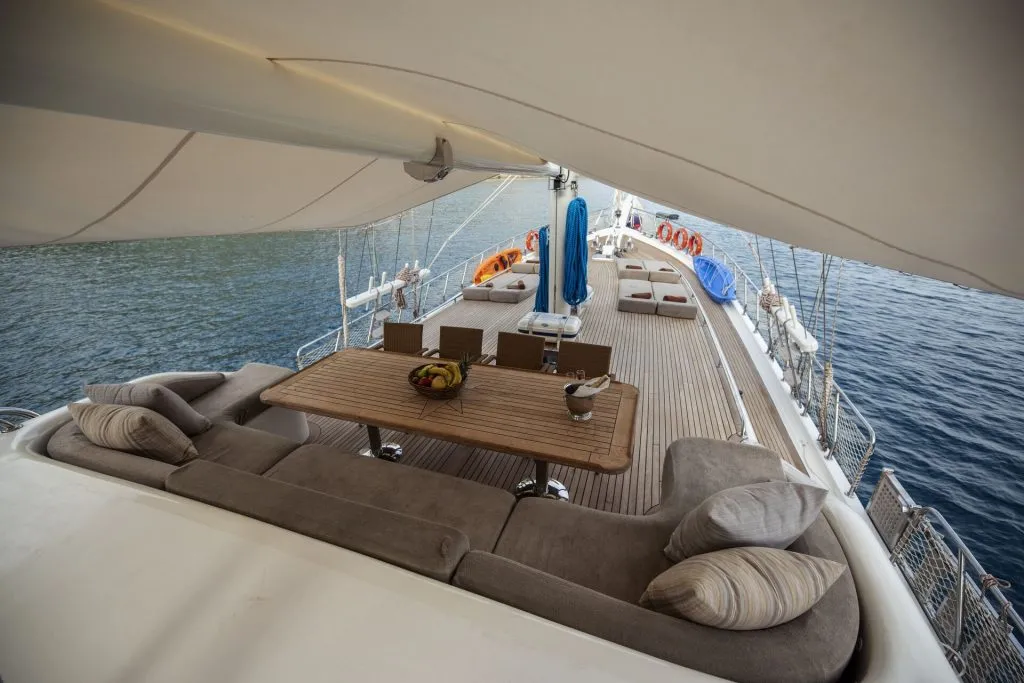 Yacht exterior image
