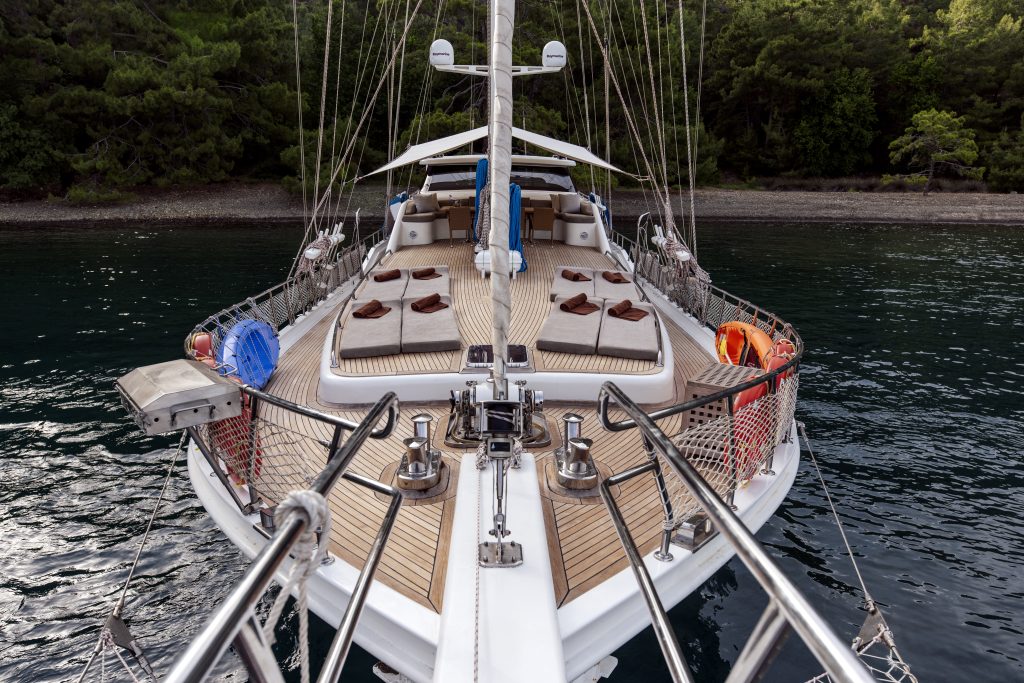 Yacht exterior image