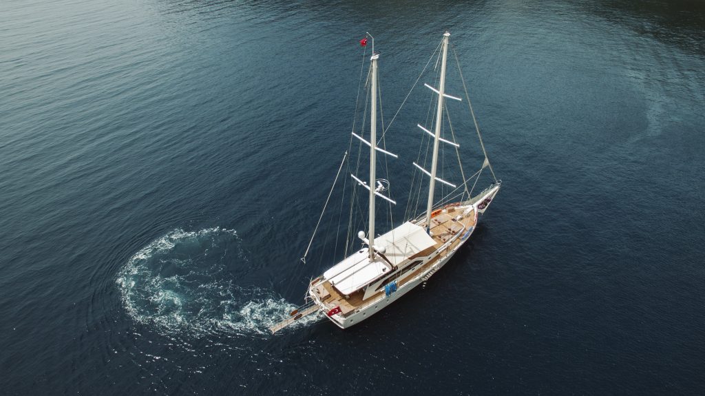 Yacht exterior image