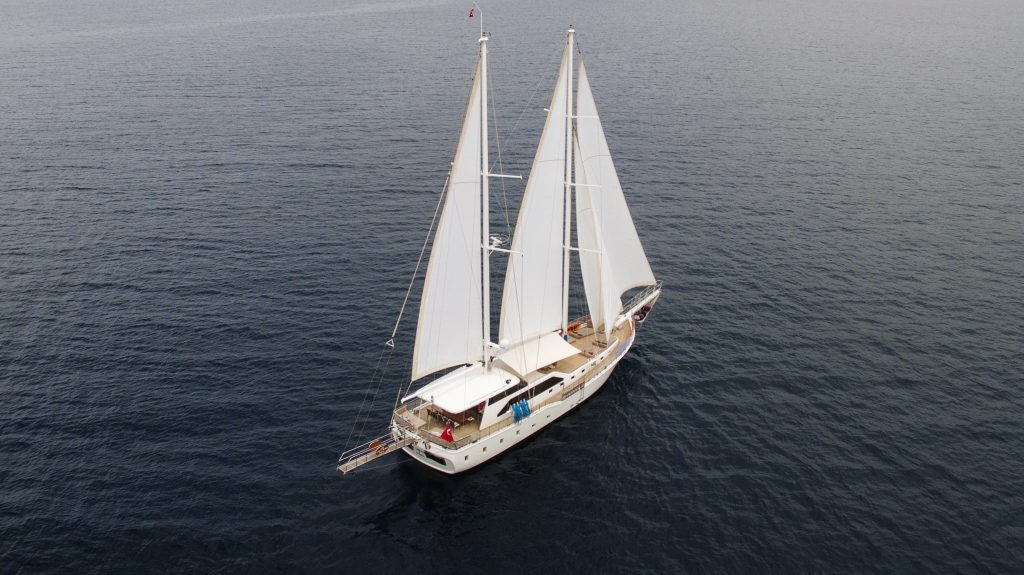 Yacht exterior image