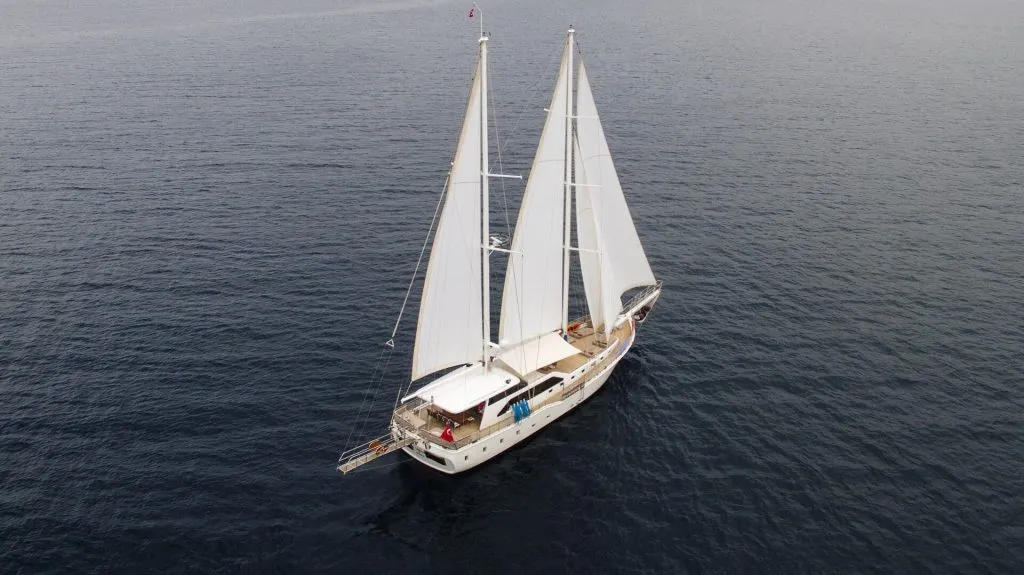 Yacht exterior image