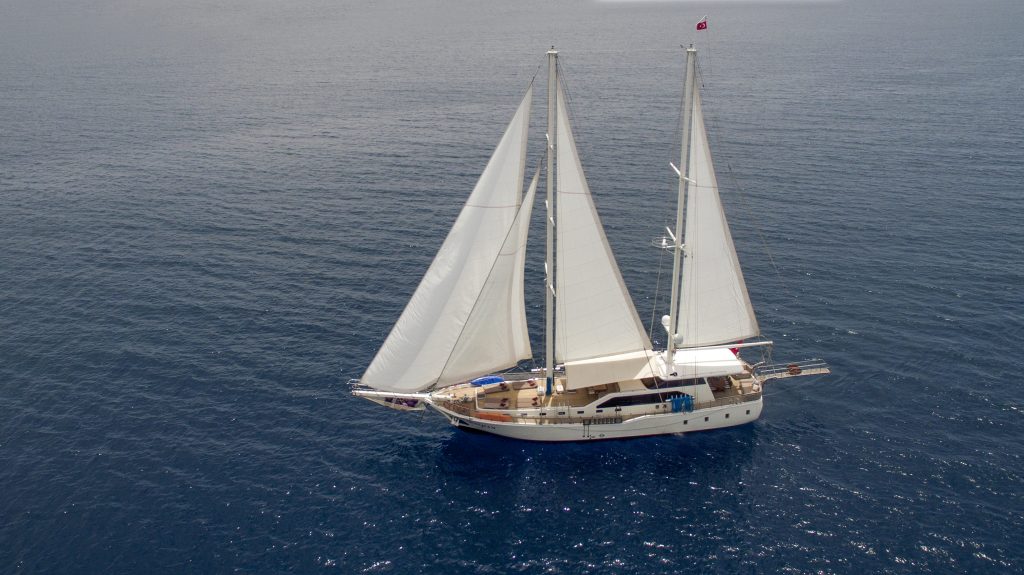 Yacht exterior image