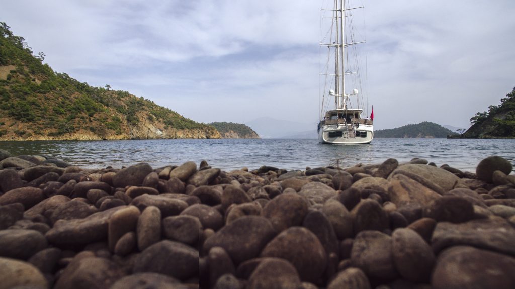 Yacht exterior image