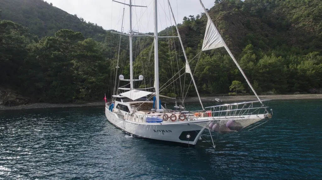 Yacht exterior image