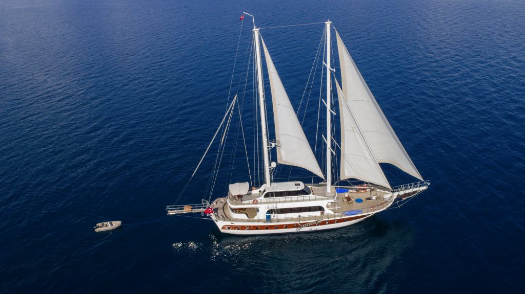 Yacht exterior image