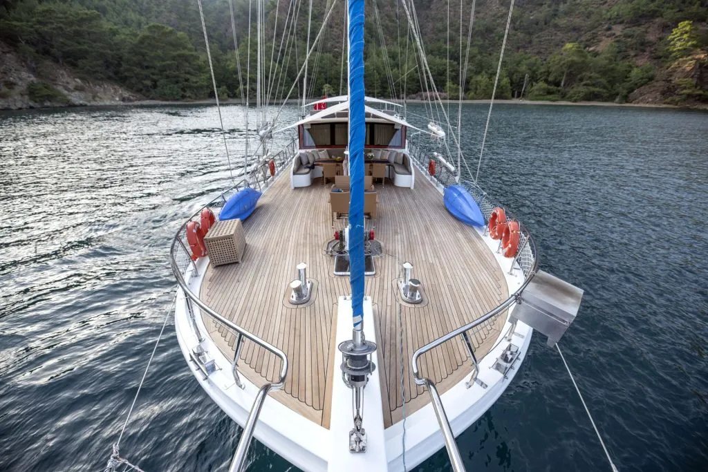 Yacht exterior image