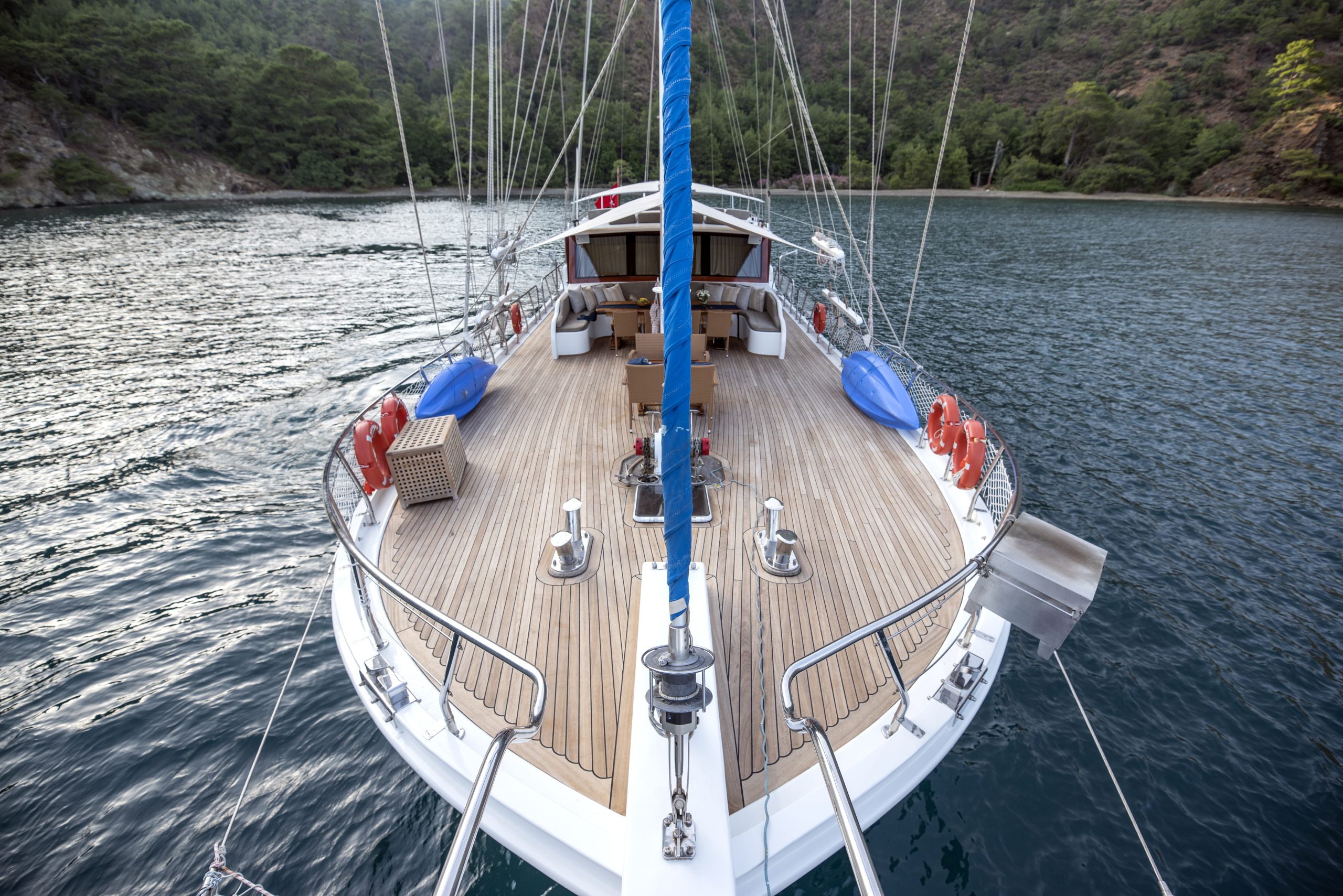 Yacht exterior image