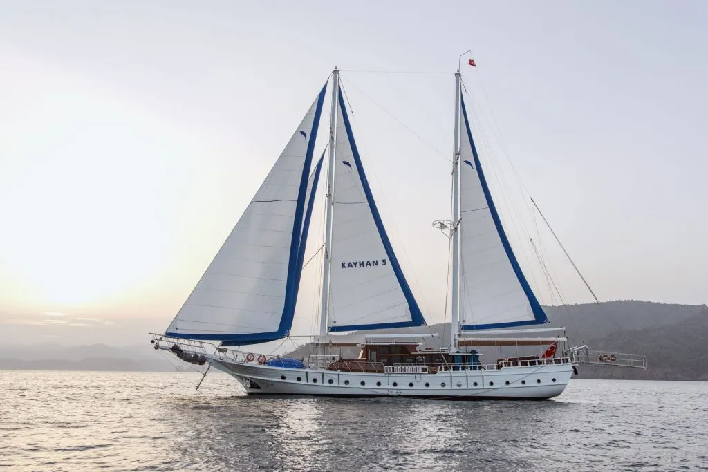 Yacht exterior image