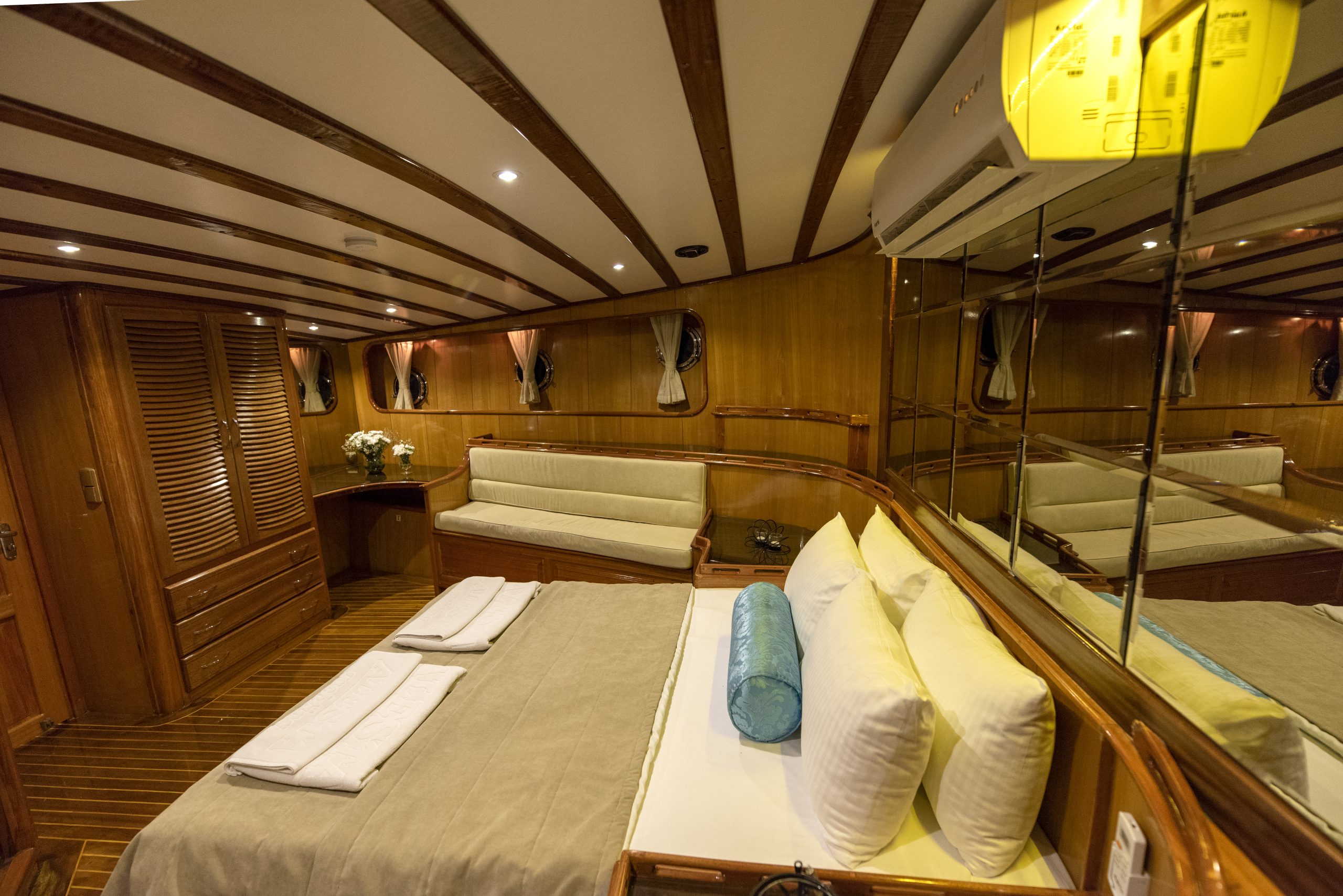 Yacht interior image