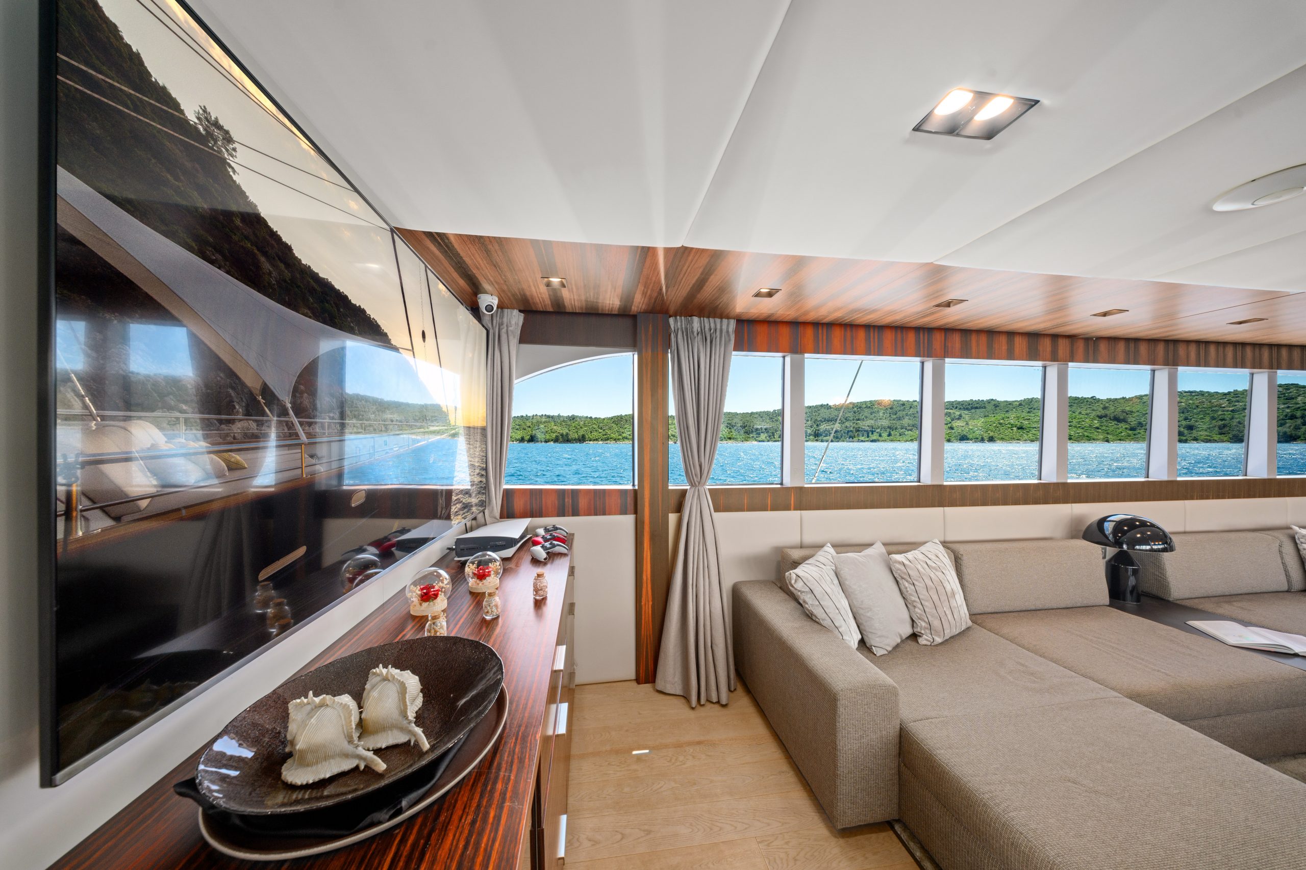 DALMATINO Salon - Main deck