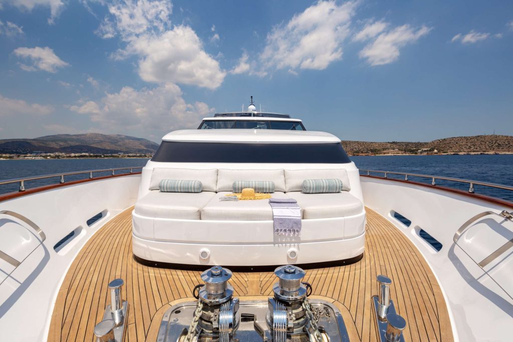 Yacht exterior image