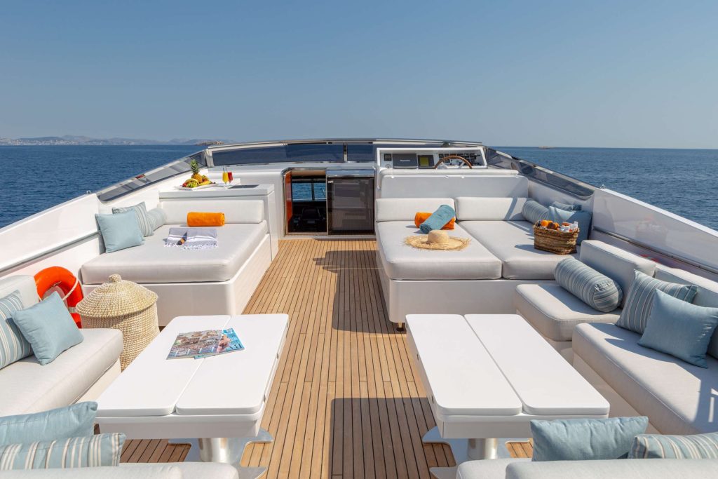 Yacht exterior image