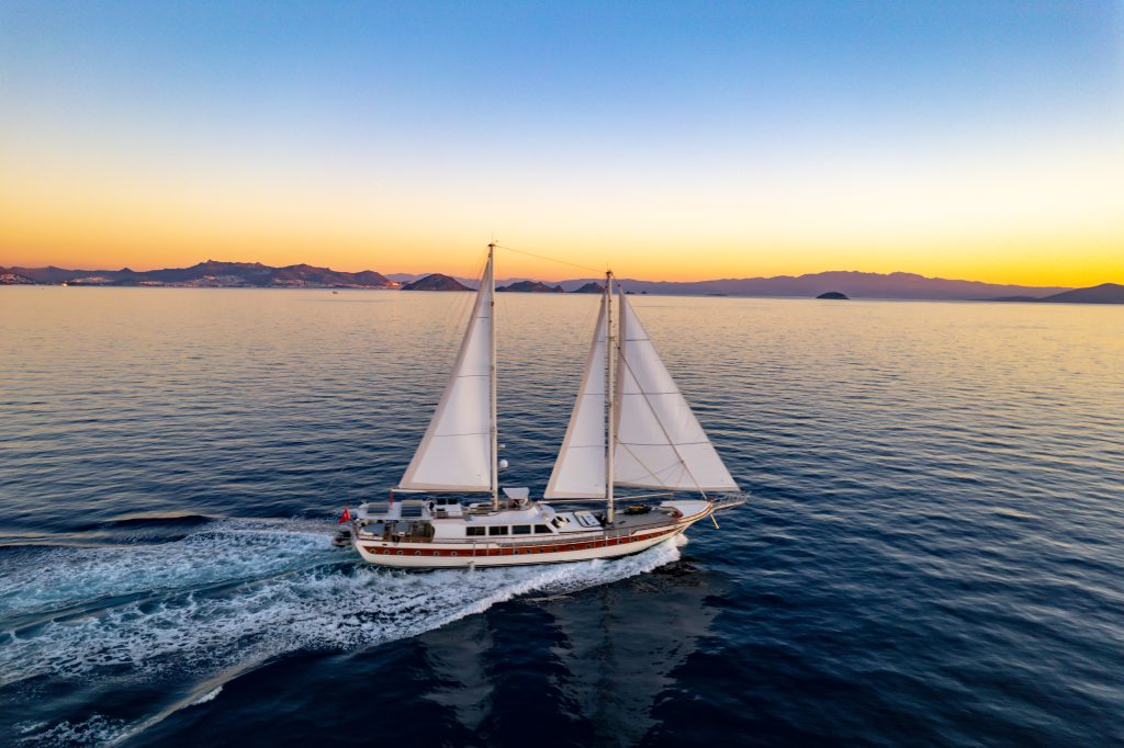 Yacht exterior image