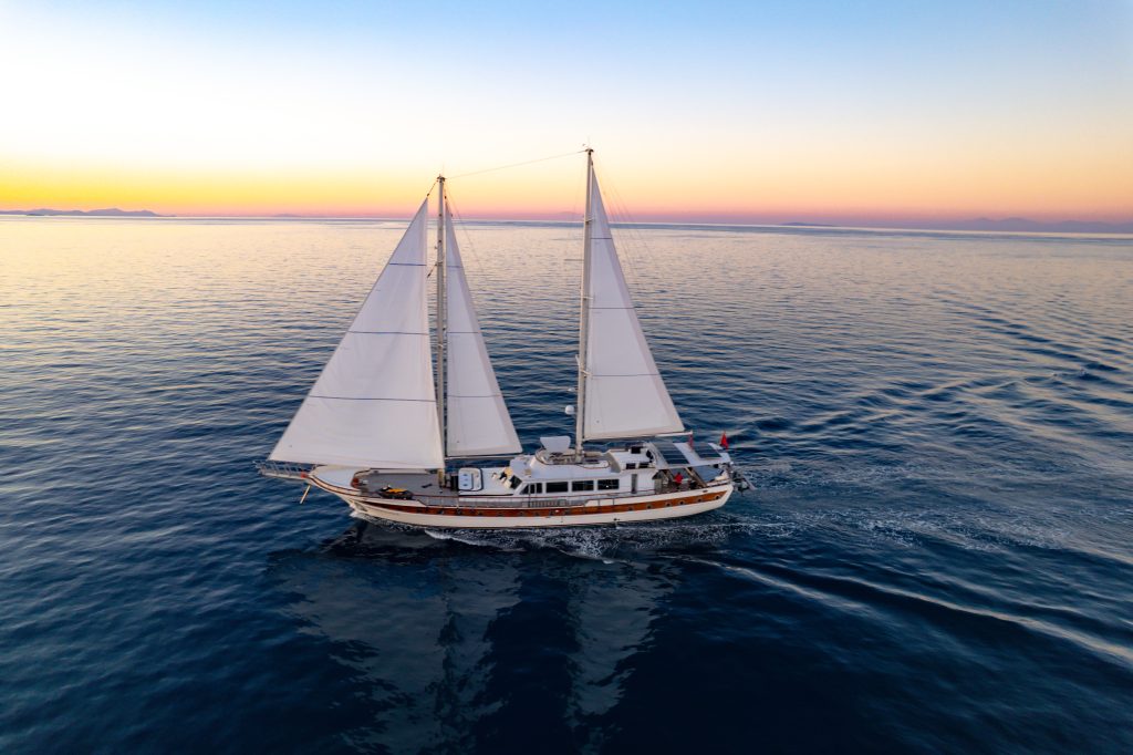 Yacht exterior image