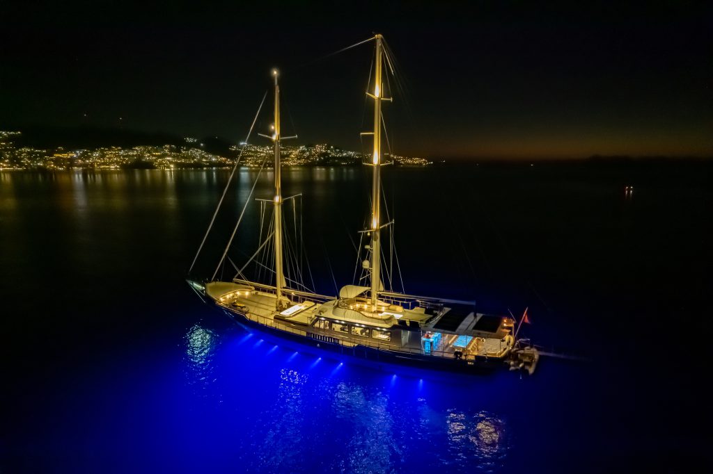 Yacht exterior image