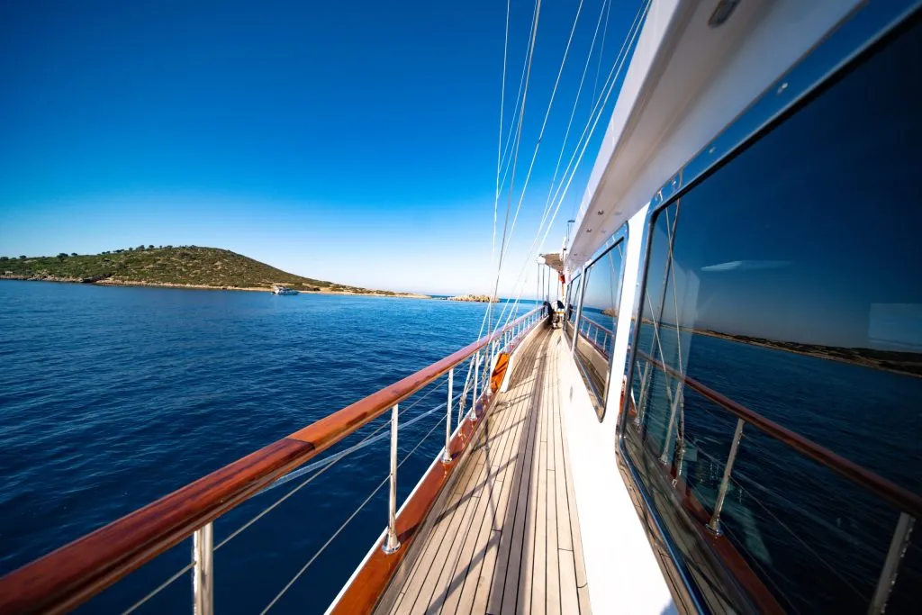 Yacht exterior image