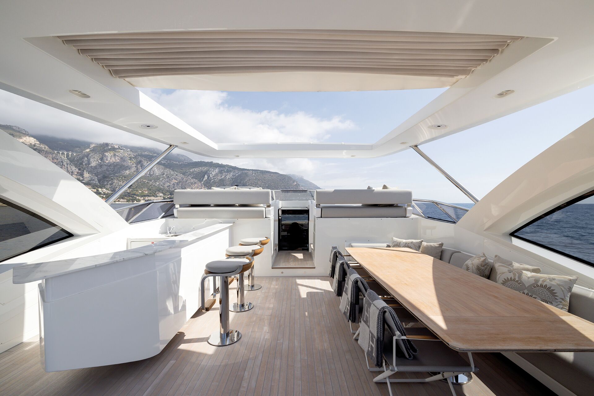 Yacht exterior image