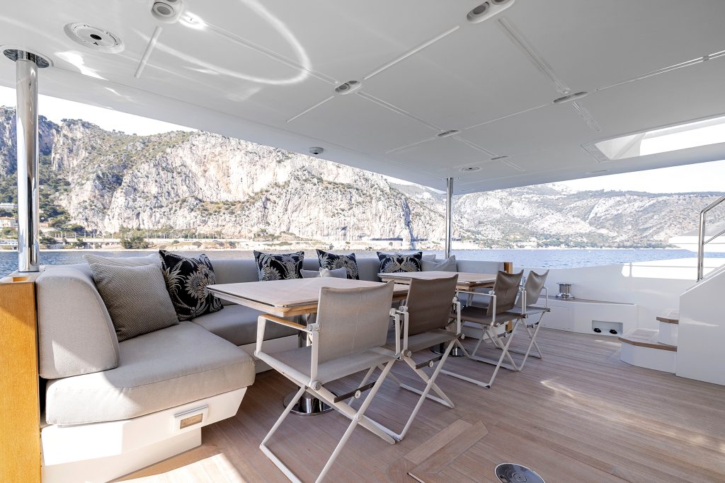 Yacht exterior image