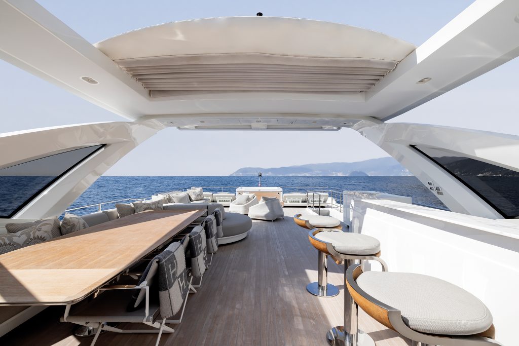 Yacht exterior image