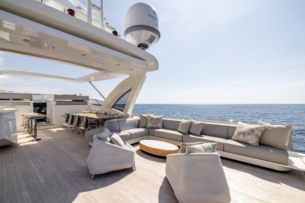 Yacht exterior image