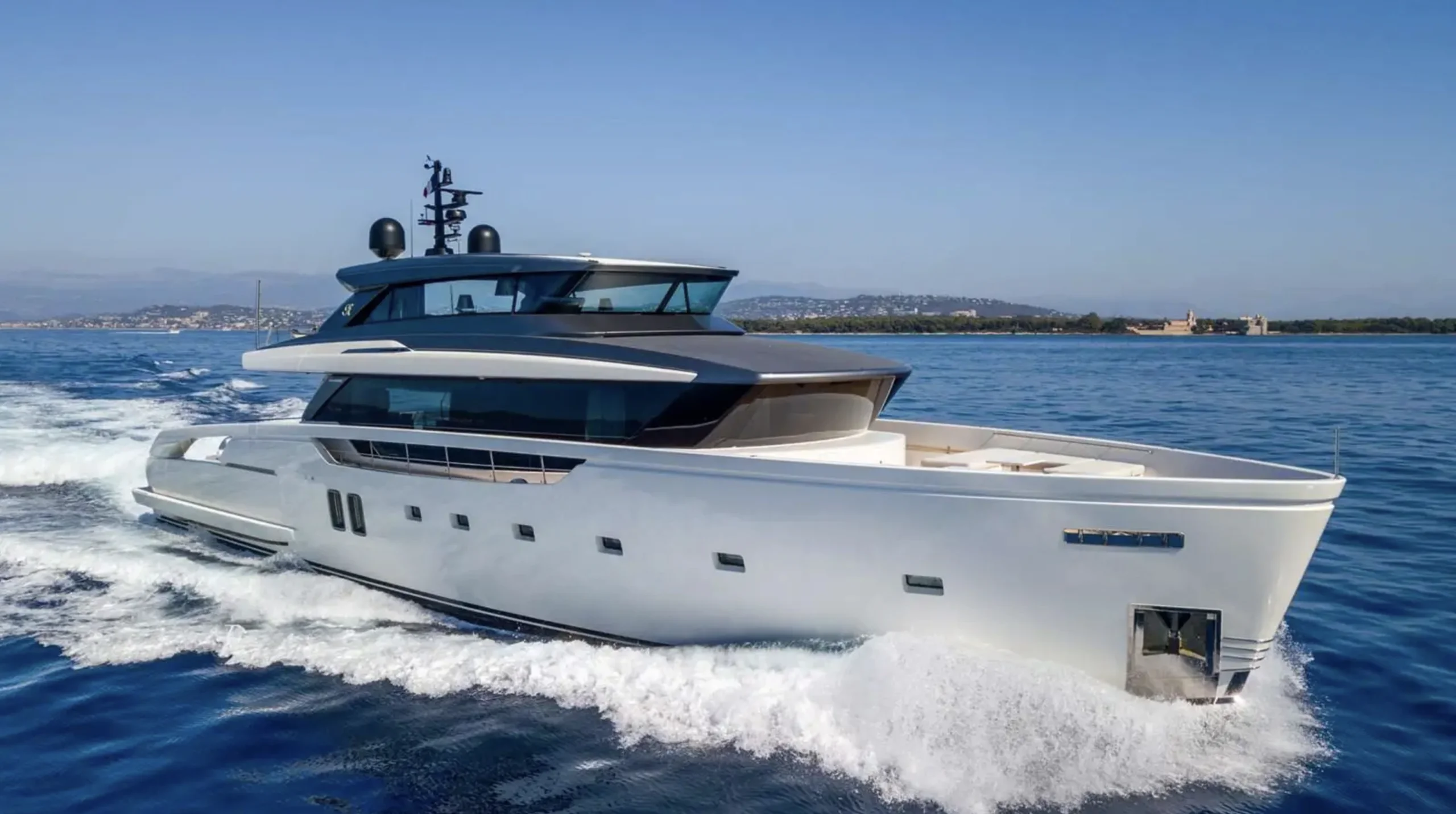 Yacht exterior image