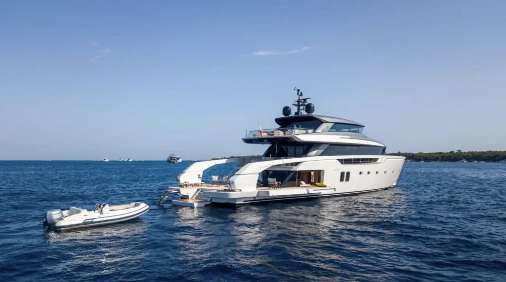 Yacht exterior image